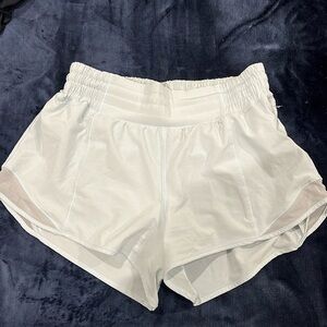Lululemon Hotty Hot Shorts High Rise 2.5 - Size 6